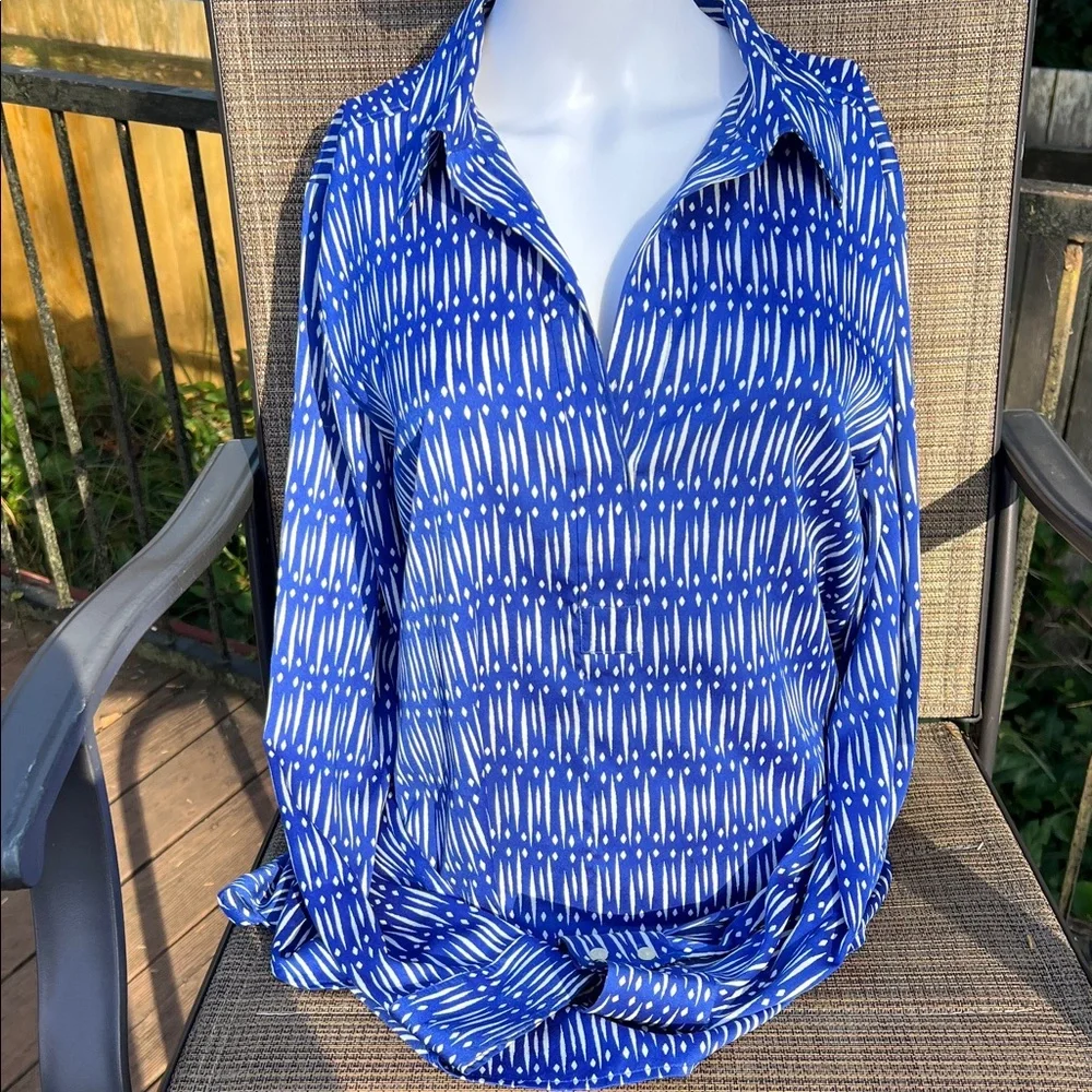 Ann Taylor Navy and White Patterned Button Down Shirt - Picture 1 of 2